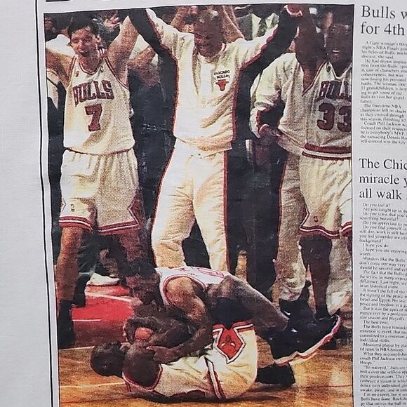 Vintage Hanes T-shirt XL 1996 Newspaper Front Page Chicago Bulls 4th NBA Title - Picture 13 of 16